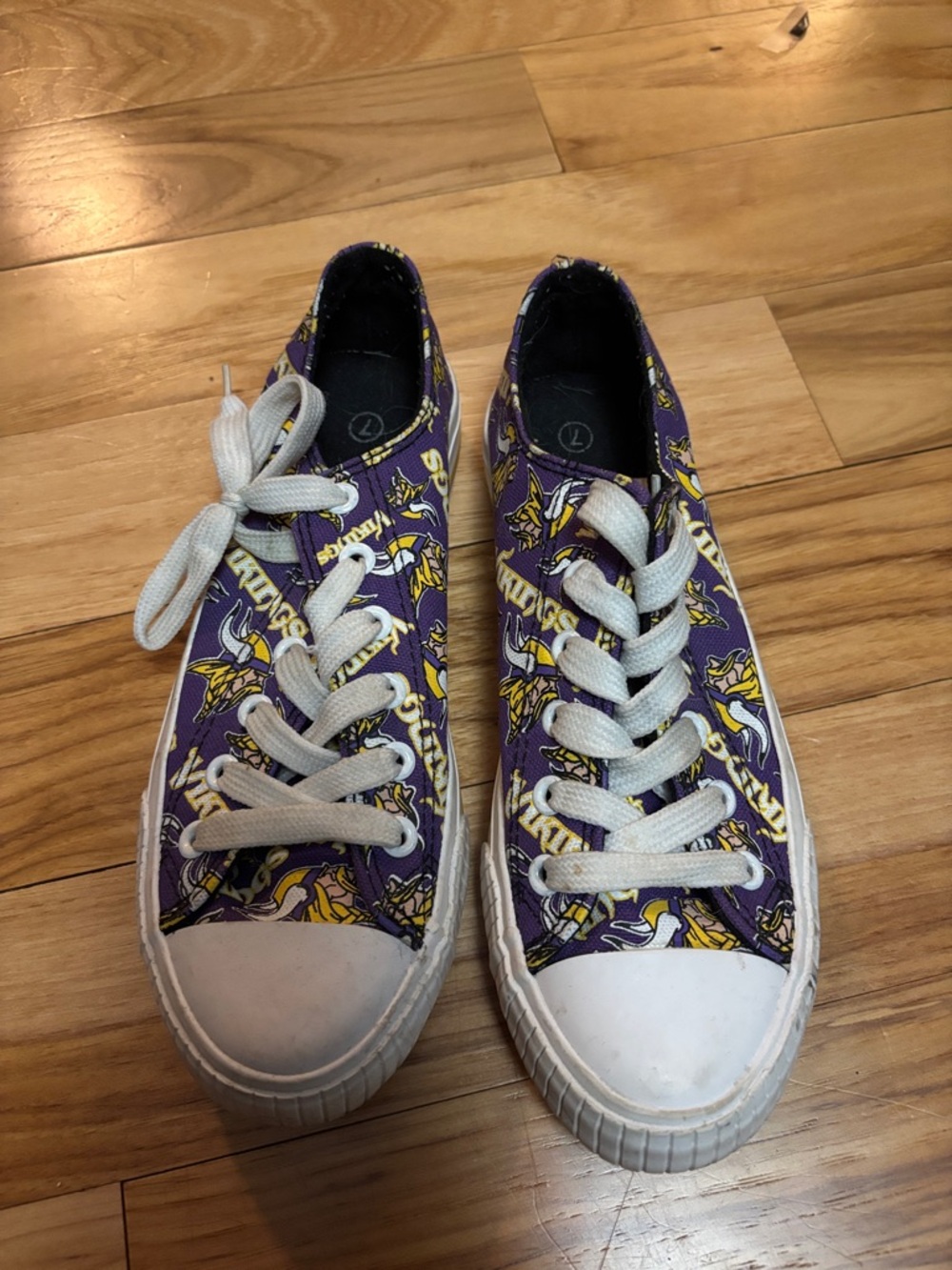 Minnesota Vikings Low-Top Sneakers with White Accents